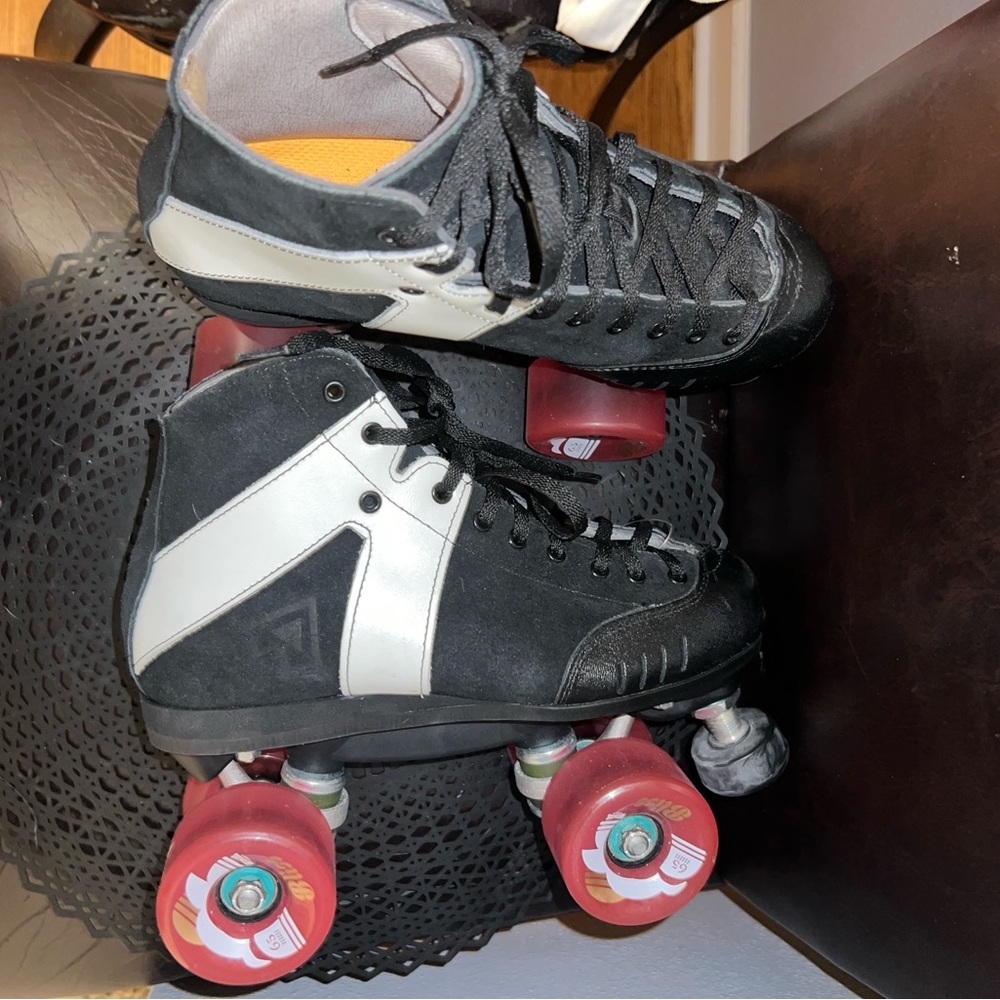 Antik Black and White Professional Men's Roller Skate - Classic Mid -Top - Picture 4 of 8
